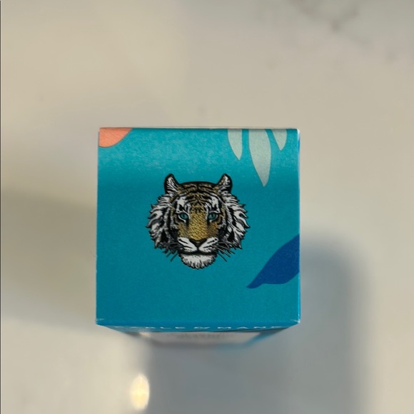 Amla Soothing Serum - Blue and Pink - Picture 5 of 6